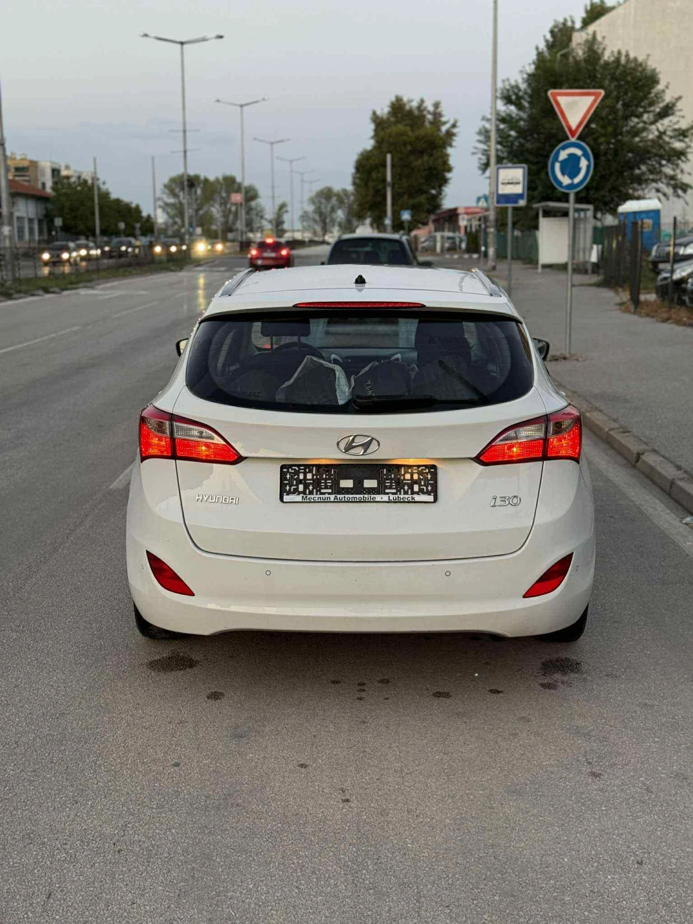 Hyundai I30 1.4CRDI 90кс / подгреви / комплект джанти - изображение 5