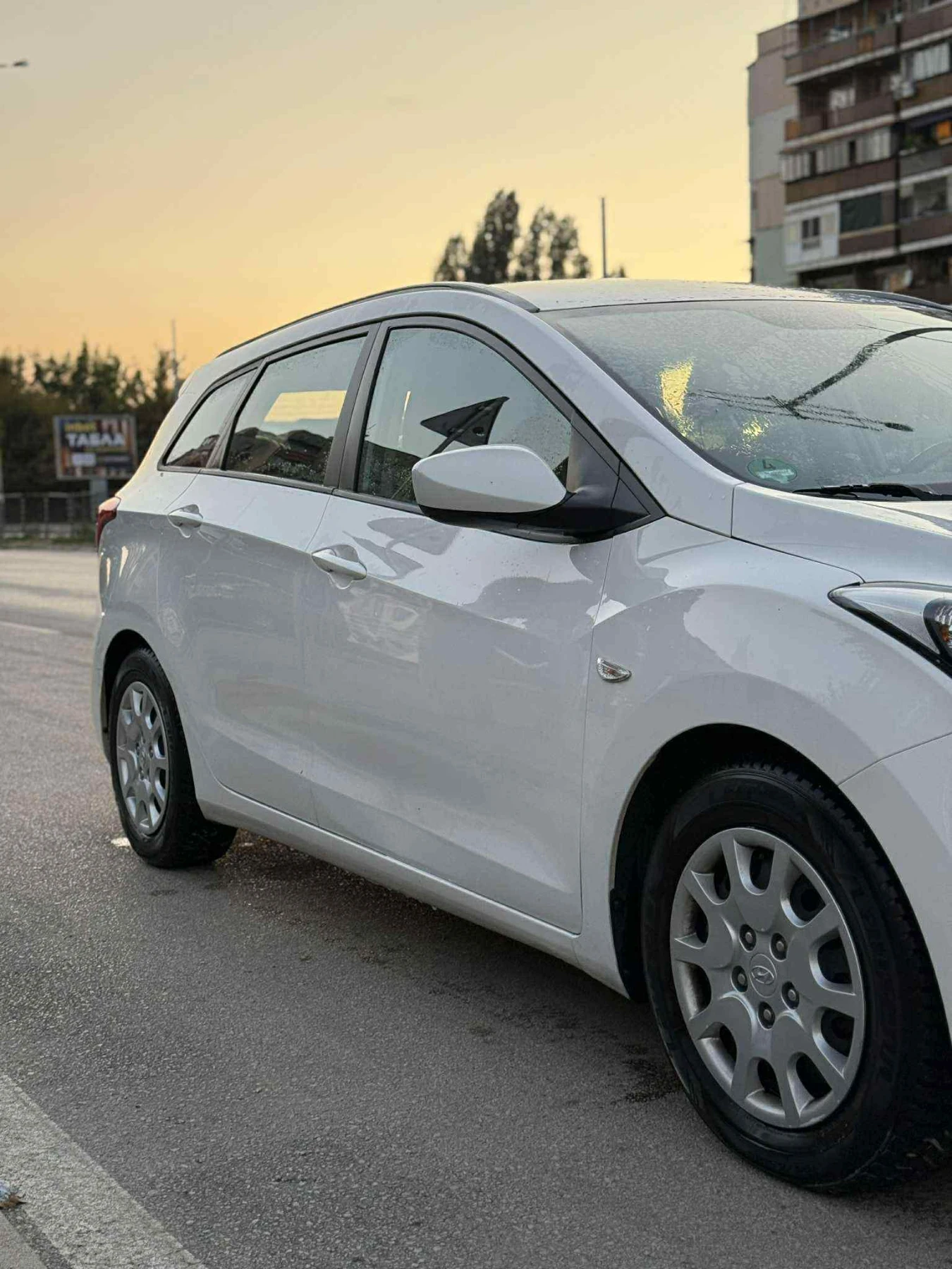 Hyundai I30 1.4CRDI 90кс / подгреви / комплект джанти - изображение 6