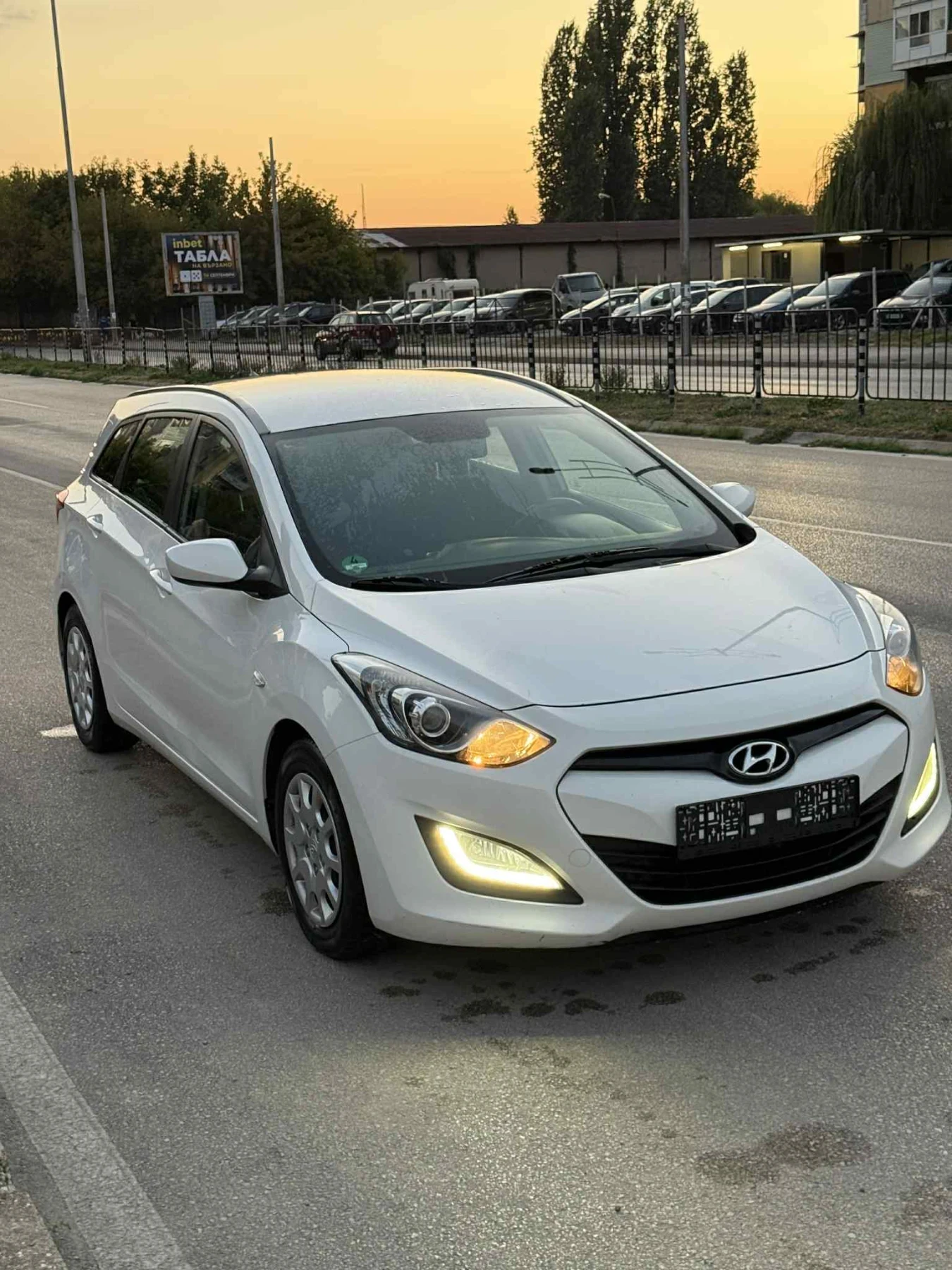 Hyundai I30 1.4CRDI 90кс / подгреви / комплект джанти - изображение 9