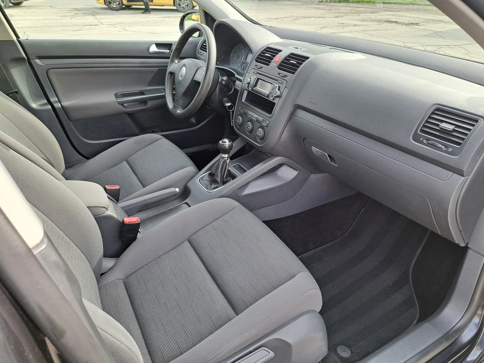 VW Golf 1, 9 TDI Edition - изображение 8