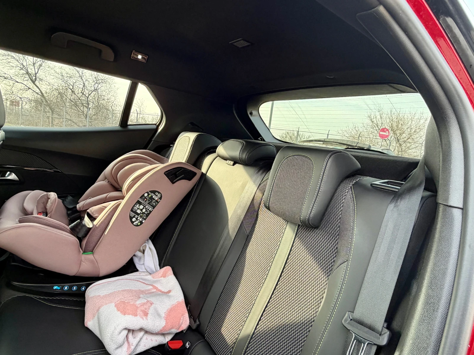 Peugeot 2008 2024г. / Автомат / Гаранционна , снимка 8 - Автомобили и джипове - 54173636