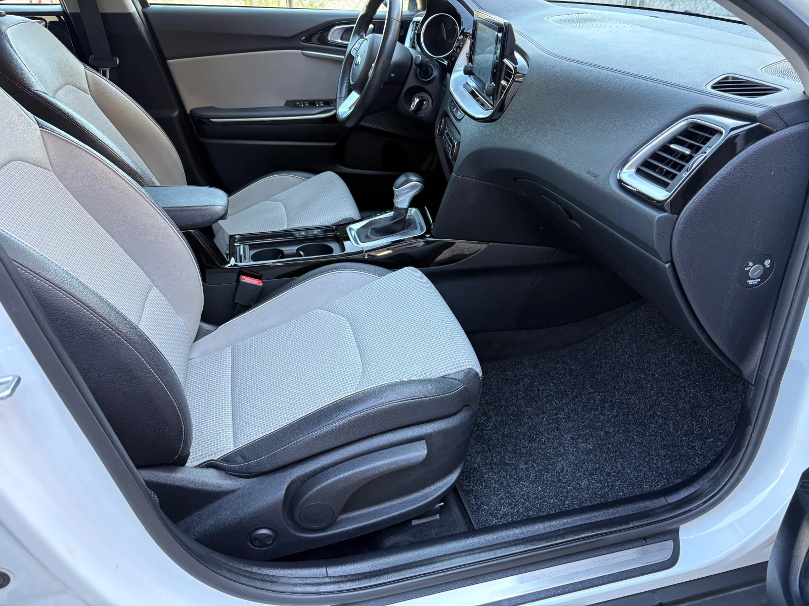 Kia XCeed 1.6 CRDI AVTOMAT LED CAMERA CAR PLAY, снимка 10 - Автомобили и джипове - 55538461