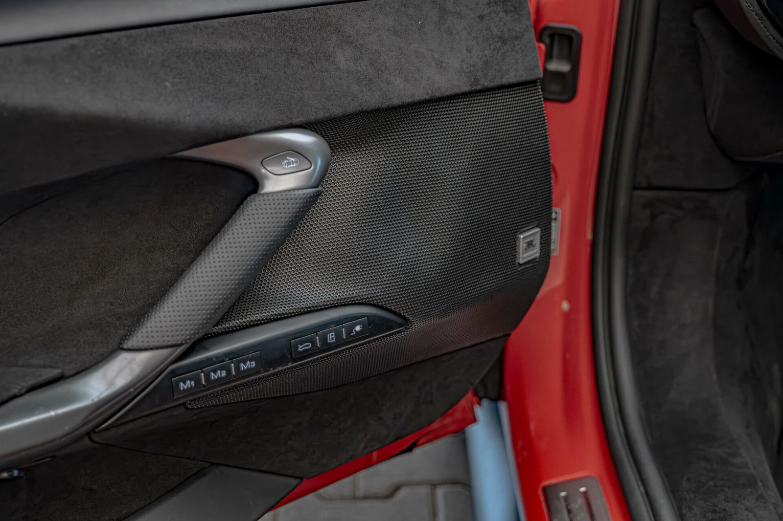 Ferrari 296GTB JBL/Lift/Камера/Керамика/, снимка 8 - Автомобили и джипове - 55055132