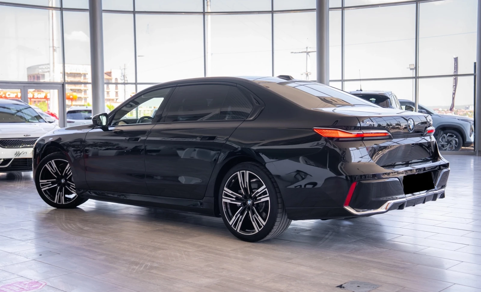 BMW 750 e xDrive Plug-in Hybrid разход 1.0- 1.5л. на 100км, снимка 2 - Автомобили и джипове - 55401172