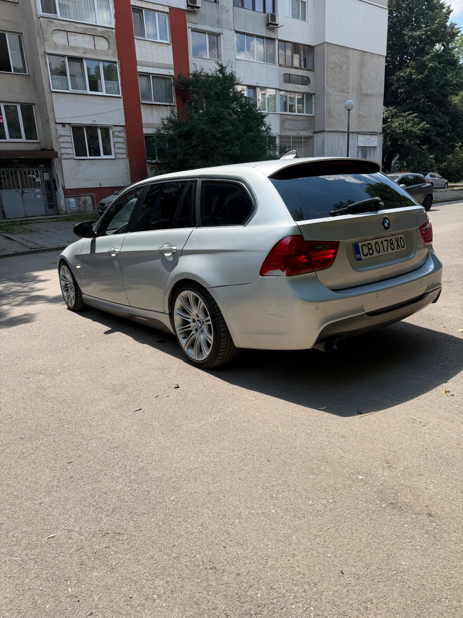 BMW 330 Задно, снимка 4 - Автомобили и джипове - 55574462
