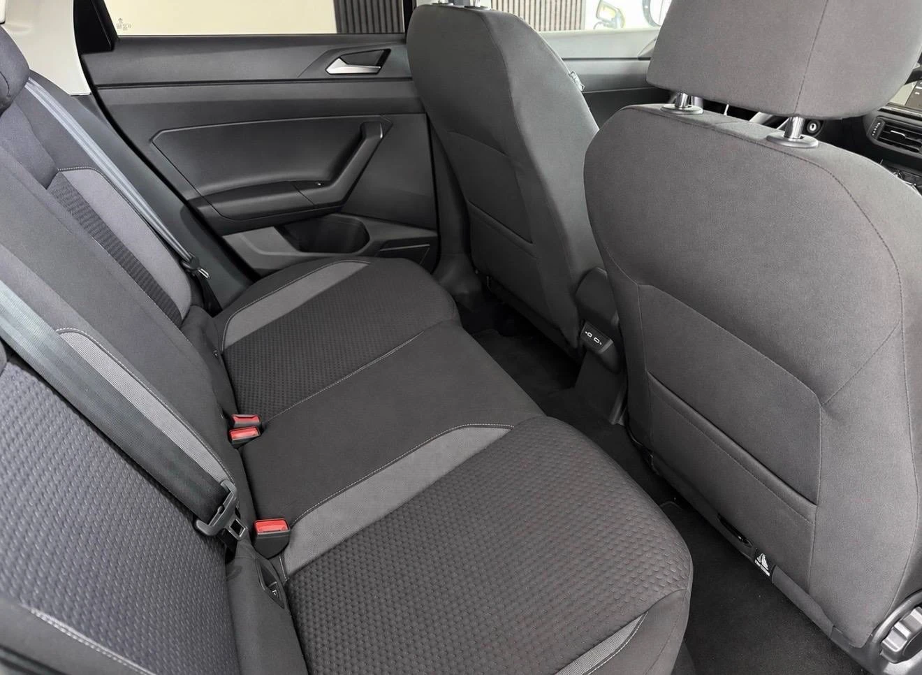 VW Taigo, снимка 10 - Автомобили и джипове - 56255354
