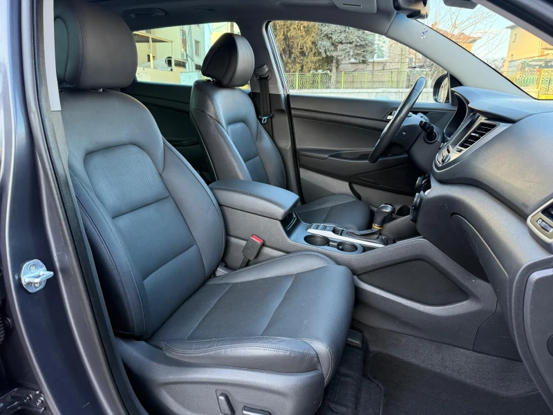 Hyundai Tucson 2.0 CRDI/4x4/Автоматик/Панорама/Кожа/Швейцария , снимка 11 - Автомобили и джипове - 53000931