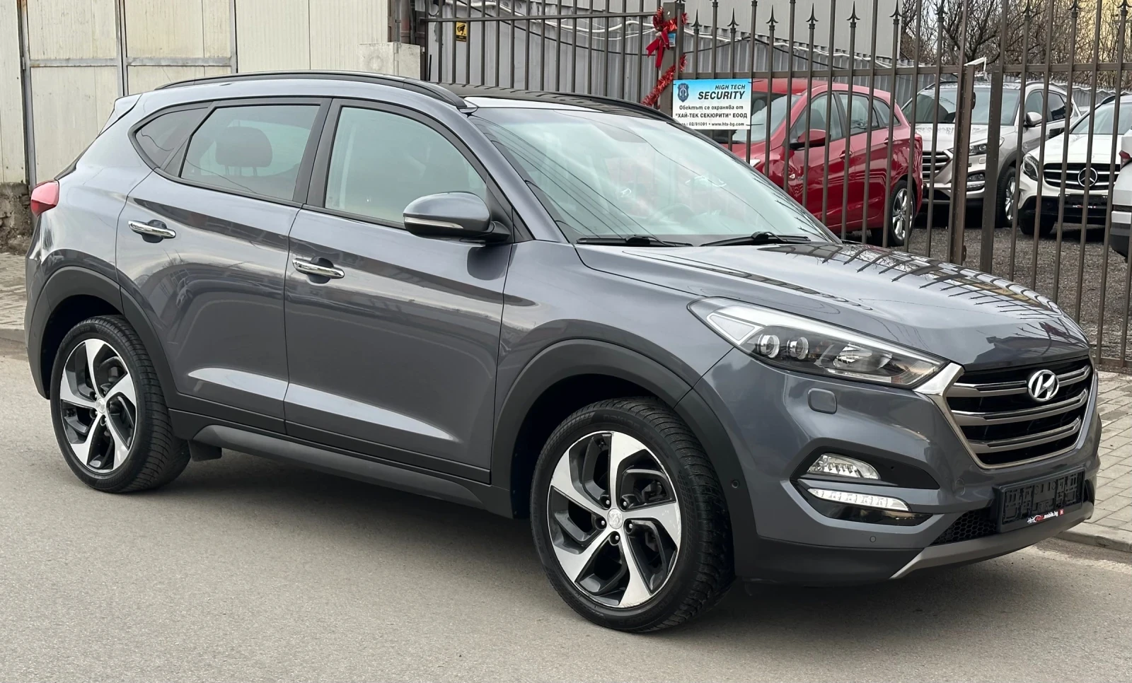 Hyundai Tucson 2.0 CRDI/4x4/Автоматик/Панорама/Кожа/Швейцария , снимка 1