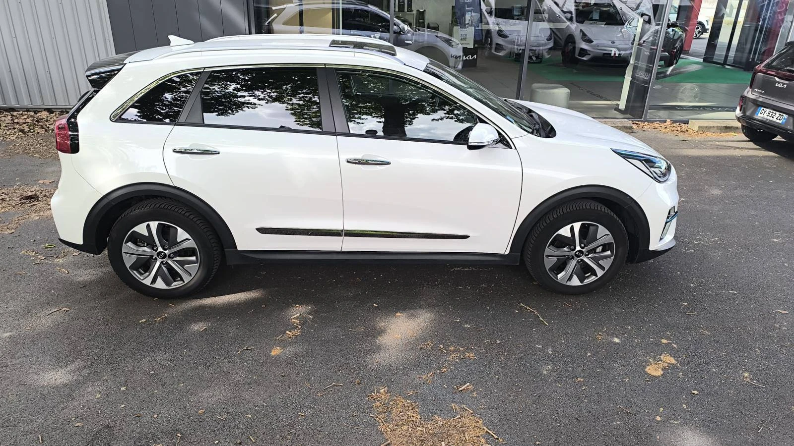 Kia Niro PREMIUM 64KW 204КС - изображение 6