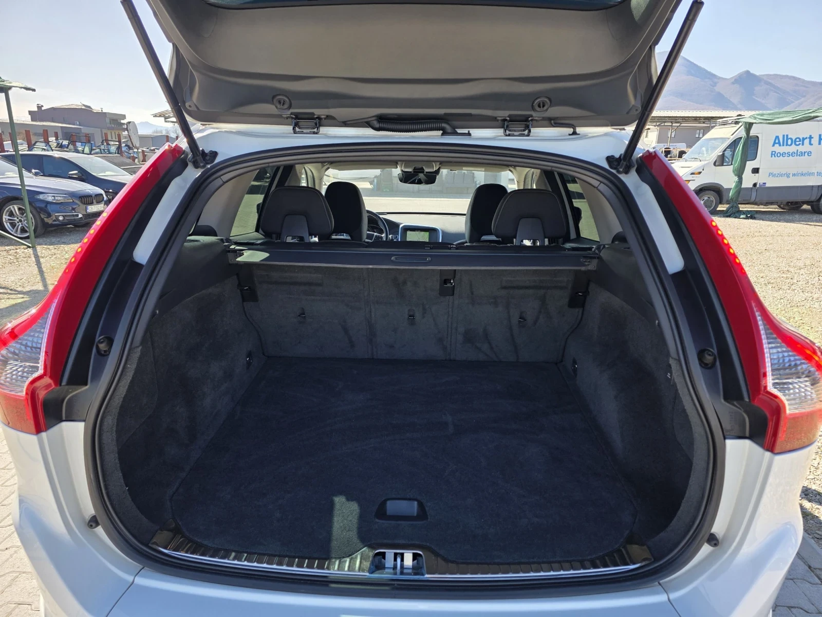 Volvo XC60 2.4 D5 AWD 215kc Лизинг, снимка 16 - Автомобили и джипове - 53814068