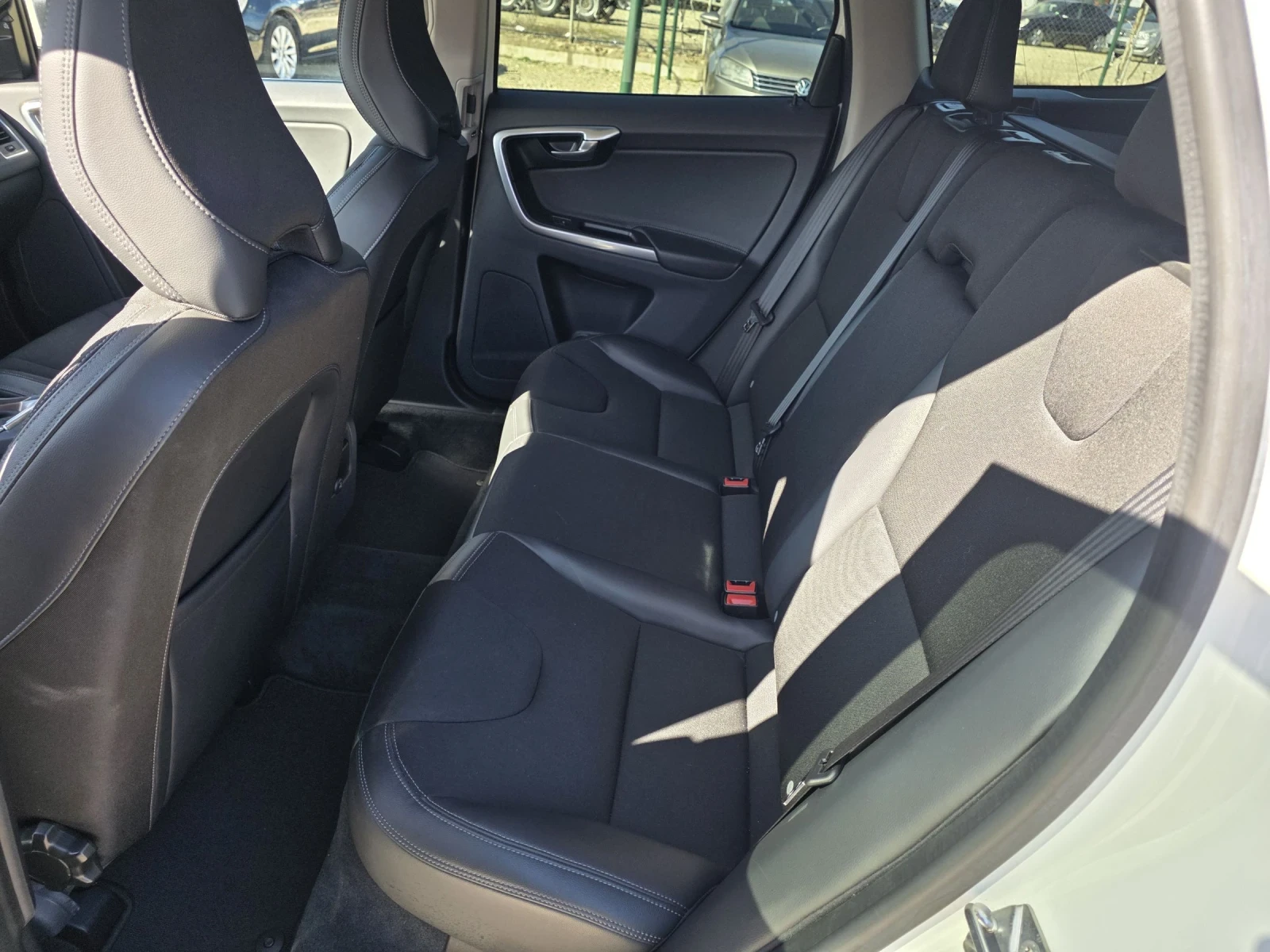 Volvo XC60 2.4 D5 AWD 215kc Лизинг, снимка 12 - Автомобили и джипове - 53814068