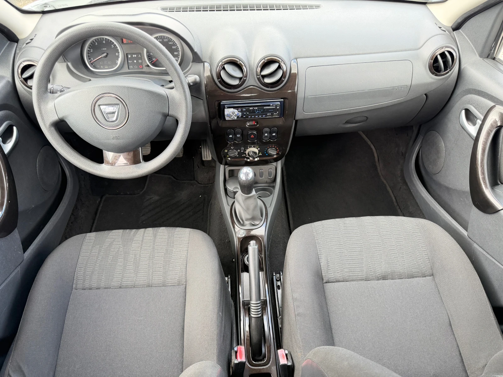 Dacia Duster 1.6 газ, 142000км, Италия, топ състояние, снимка 8 - Автомобили и джипове - 54085959