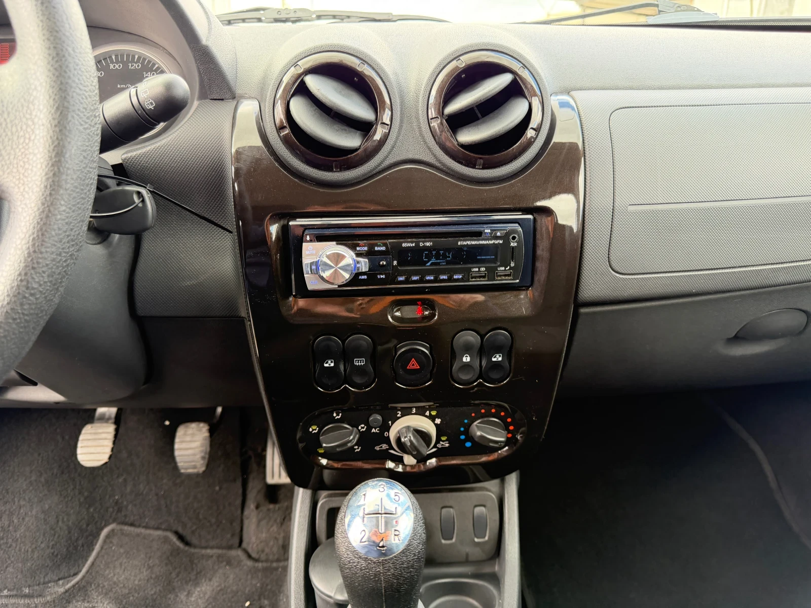 Dacia Duster 1.6 газ, 142000км, Италия, топ състояние, снимка 11 - Автомобили и джипове - 54085959