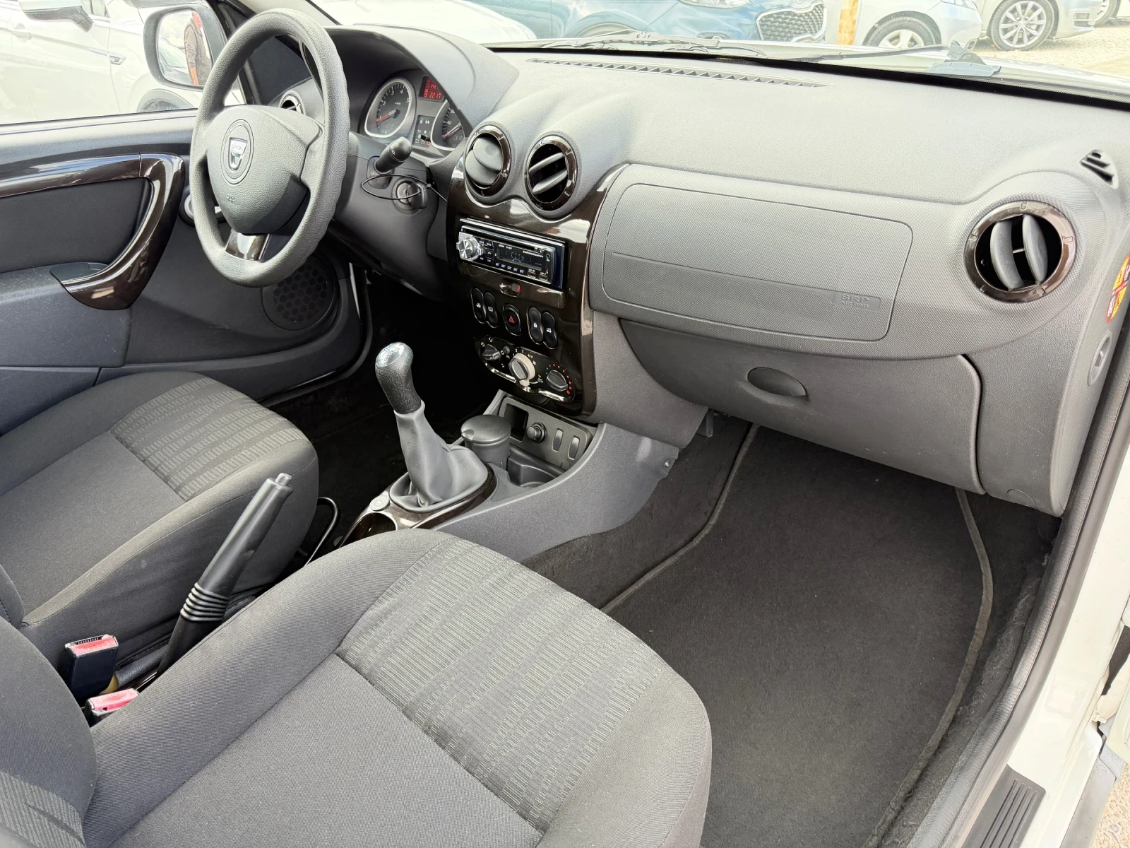 Dacia Duster 1.6 газ, 142000км, Италия, топ състояние, снимка 9 - Автомобили и джипове - 54085959