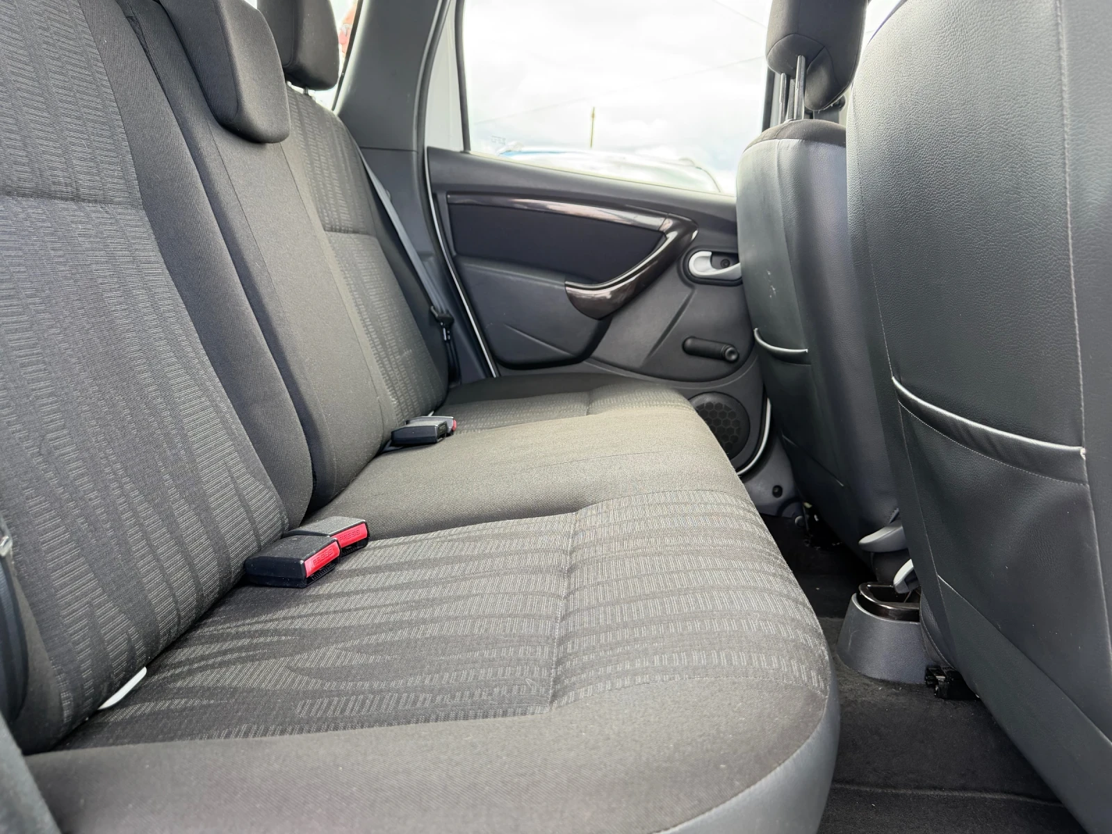 Dacia Duster 1.6 газ, 142000км, Италия, топ състояние, снимка 10 - Автомобили и джипове - 54085959