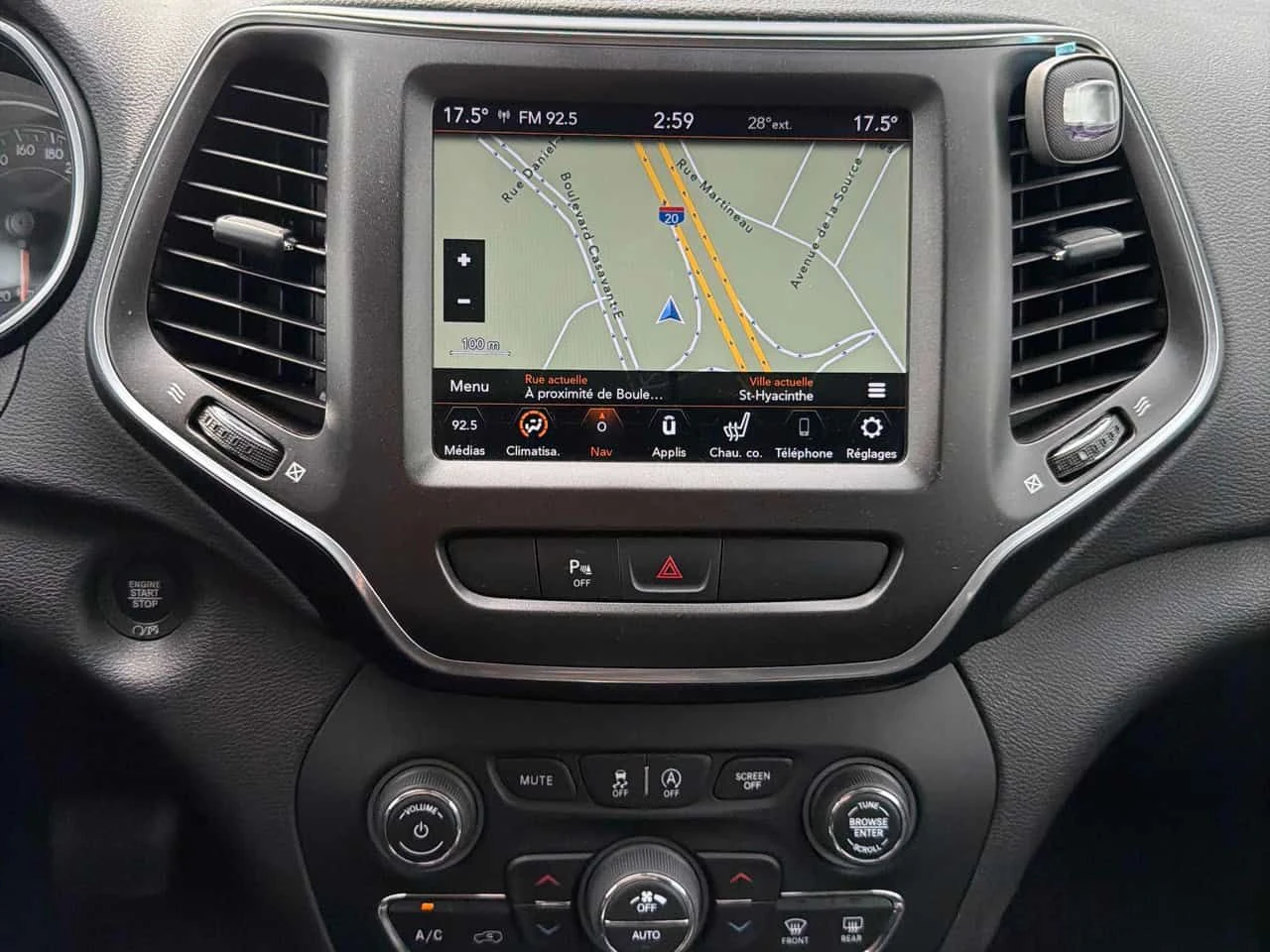 Jeep Cherokee * Trailhawk * CARFAX * БЕЗ ПЪРВОНАЧАЛНА ВНОСКА, снимка 9 - Автомобили и джипове - 54830308