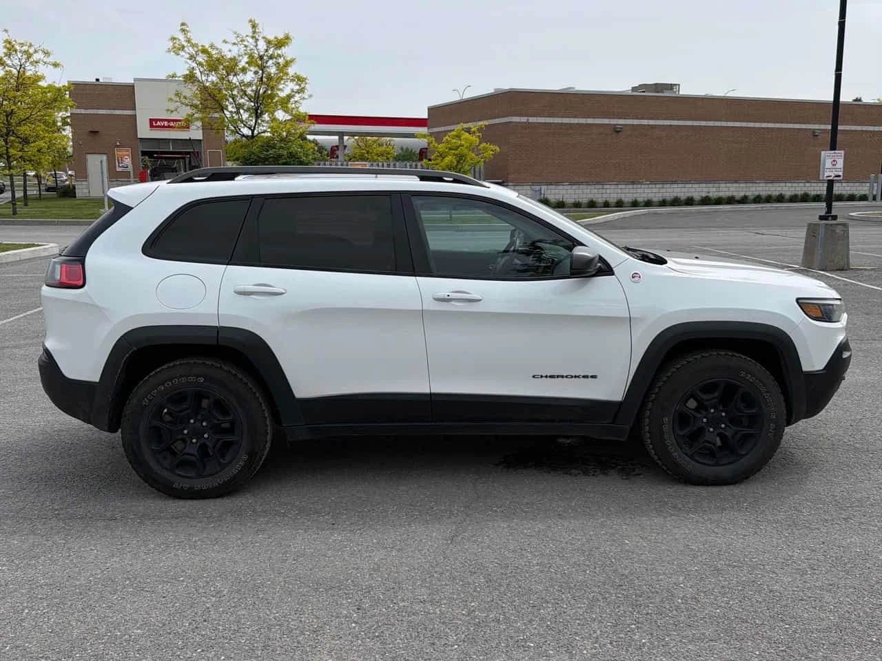 Jeep Cherokee * Trailhawk * CARFAX * БЕЗ ПЪРВОНАЧАЛНА ВНОСКА, снимка 14 - Автомобили и джипове - 54830308
