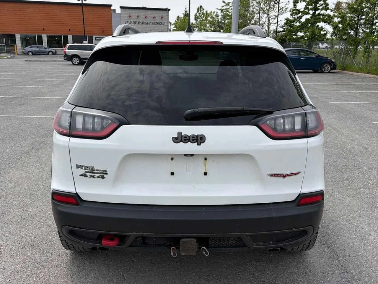 Jeep Cherokee * Trailhawk * CARFAX * БЕЗ ПЪРВОНАЧАЛНА ВНОСКА, снимка 4 - Автомобили и джипове - 54830308