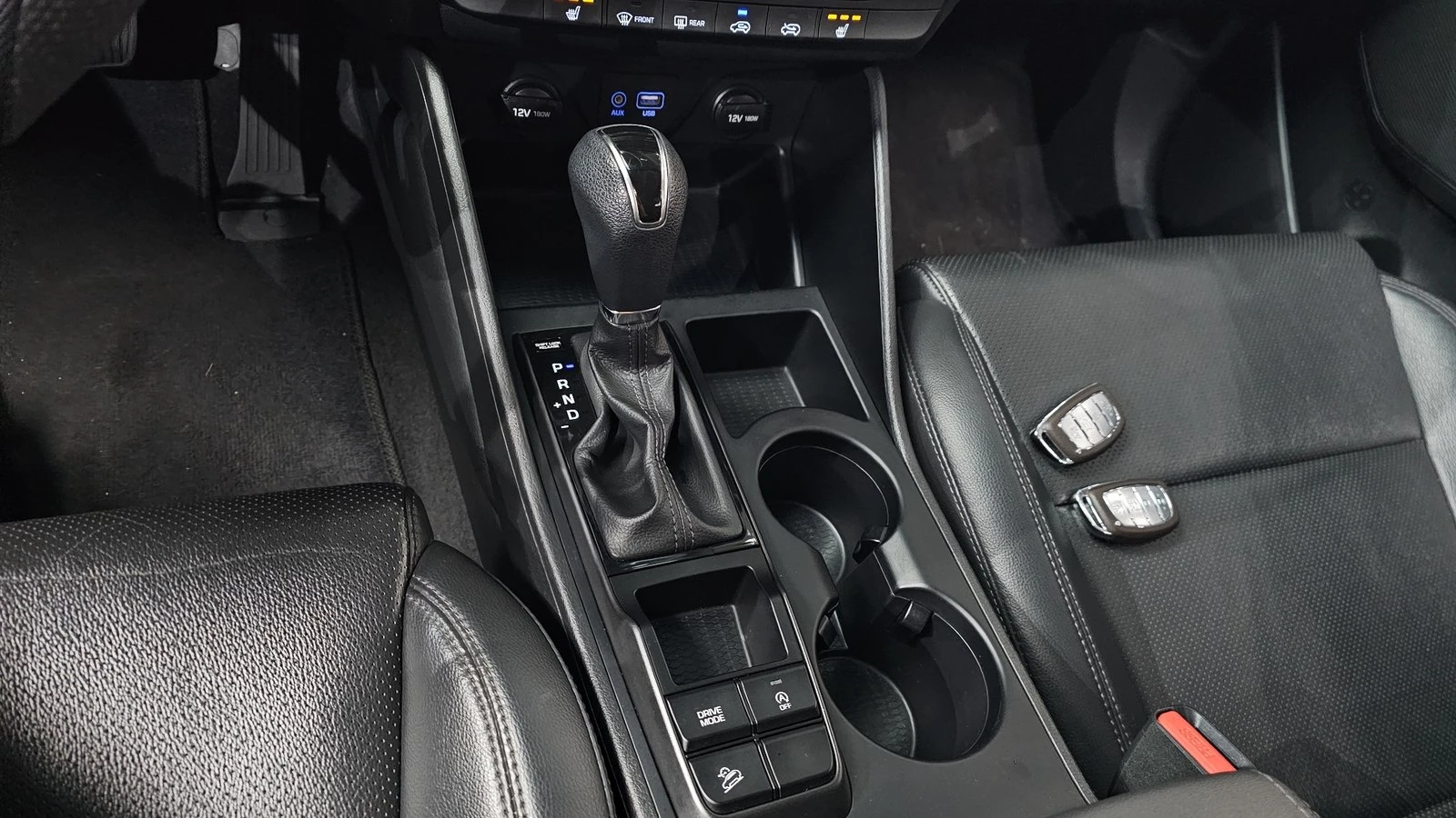 Hyundai Tucson 2.0* KEYLESS* КРАЙНА ЦЕНА, снимка 9 - Автомобили и джипове - 55318953