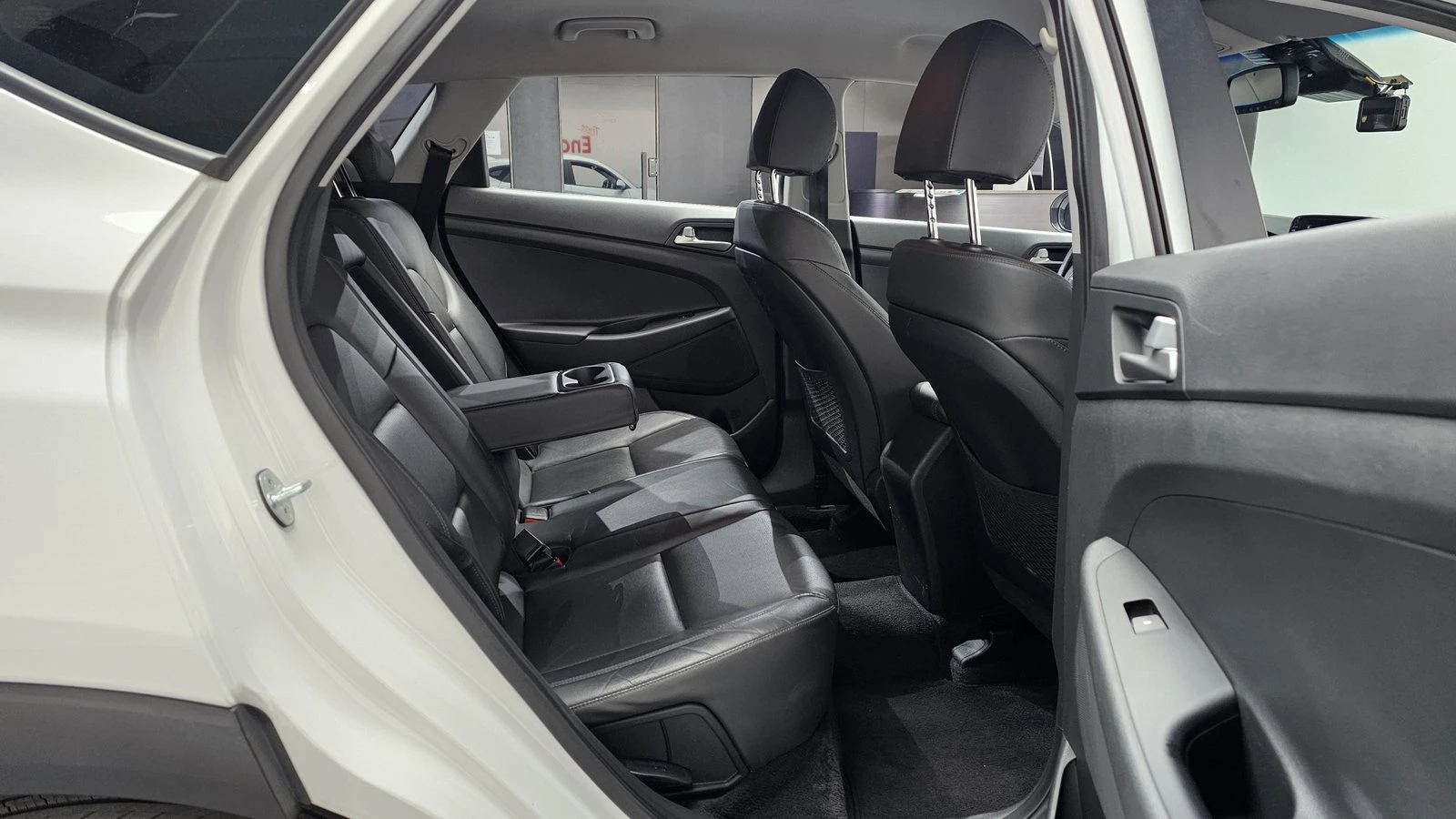 Hyundai Tucson 2.0* KEYLESS* КРАЙНА ЦЕНА, снимка 11 - Автомобили и джипове - 55318953