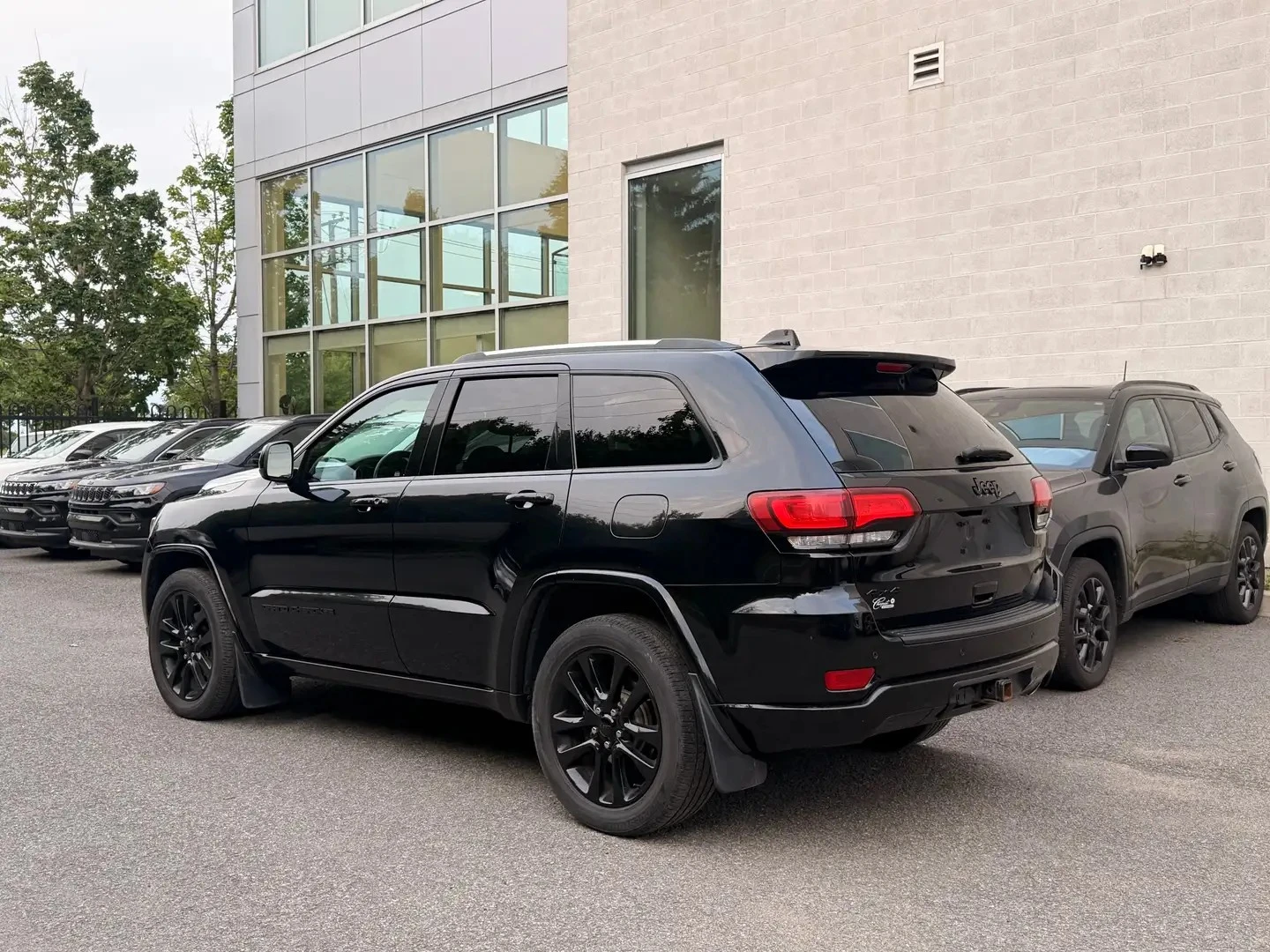 Jeep Grand cherokee ALTITUDE ЦЕНА ДО БЪЛГАРИЯ АВТОКРЕДИТ, снимка 4 - Автомобили и джипове - 55525676