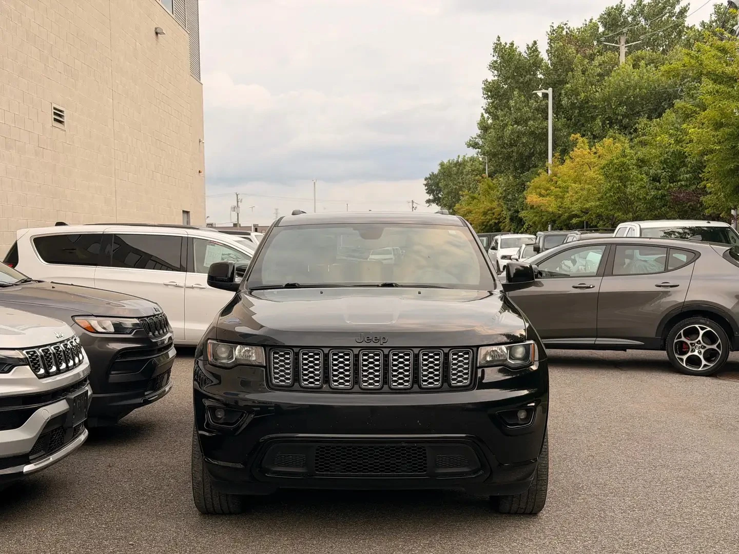 Jeep Grand cherokee ALTITUDE ЦЕНА ДО БЪЛГАРИЯ АВТОКРЕДИТ, снимка 2 - Автомобили и джипове - 55525676