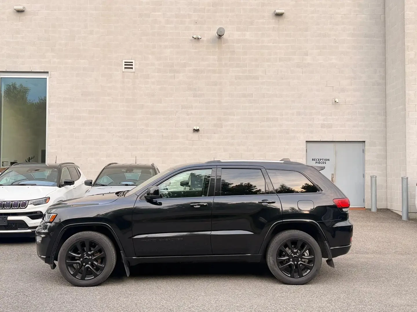 Jeep Grand cherokee ALTITUDE ЦЕНА ДО БЪЛГАРИЯ АВТОКРЕДИТ, снимка 3 - Автомобили и джипове - 55525676