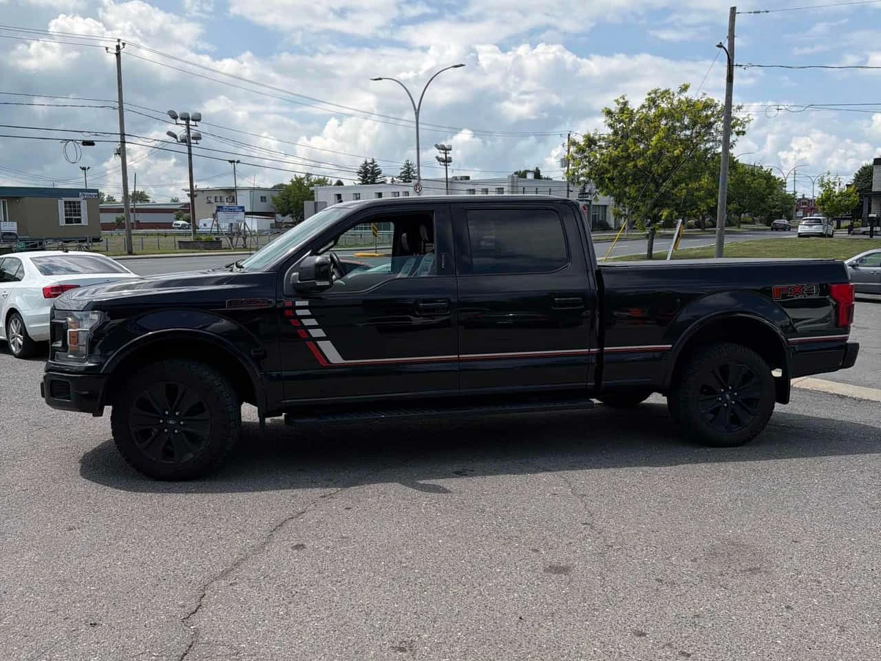 Ford F150 LARIAT 4WD SuperCrew 5.5' Box | CARFAX , снимка 3 - Автомобили и джипове - 55526024