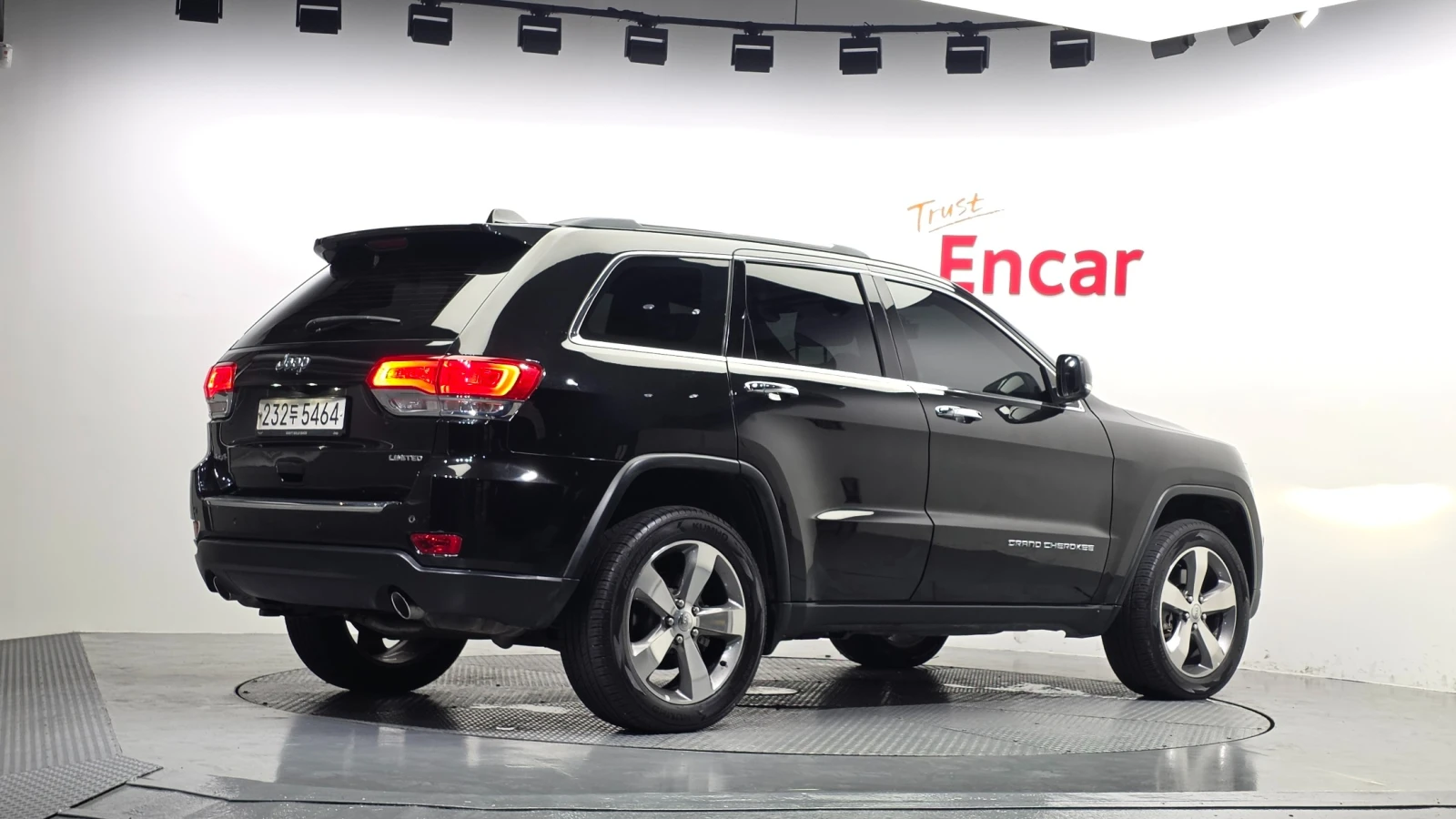Jeep Grand cherokee 3.6 Limited * ОБДУХ * ПАНО * КАМЕРА, снимка 4 - Автомобили и джипове - 55625841