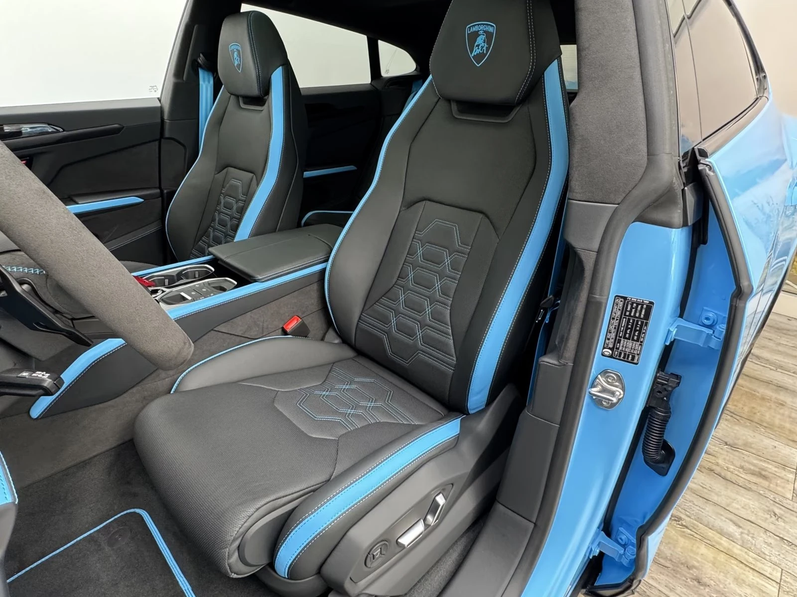 Lamborghini Urus SE/B&O/23"/SPORTIVO/NIGHT VISION/CERAMIC//, снимка 9 - Автомобили и джипове - 55843961