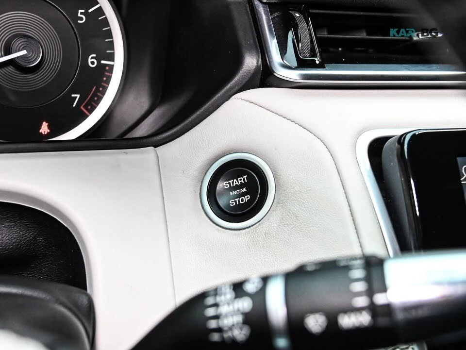 Land Rover Range Rover Velar Pano * Memory * АвтоКредит * (ЦЕНА ДО БГ), снимка 13 - Автомобили и джипове - 56124036