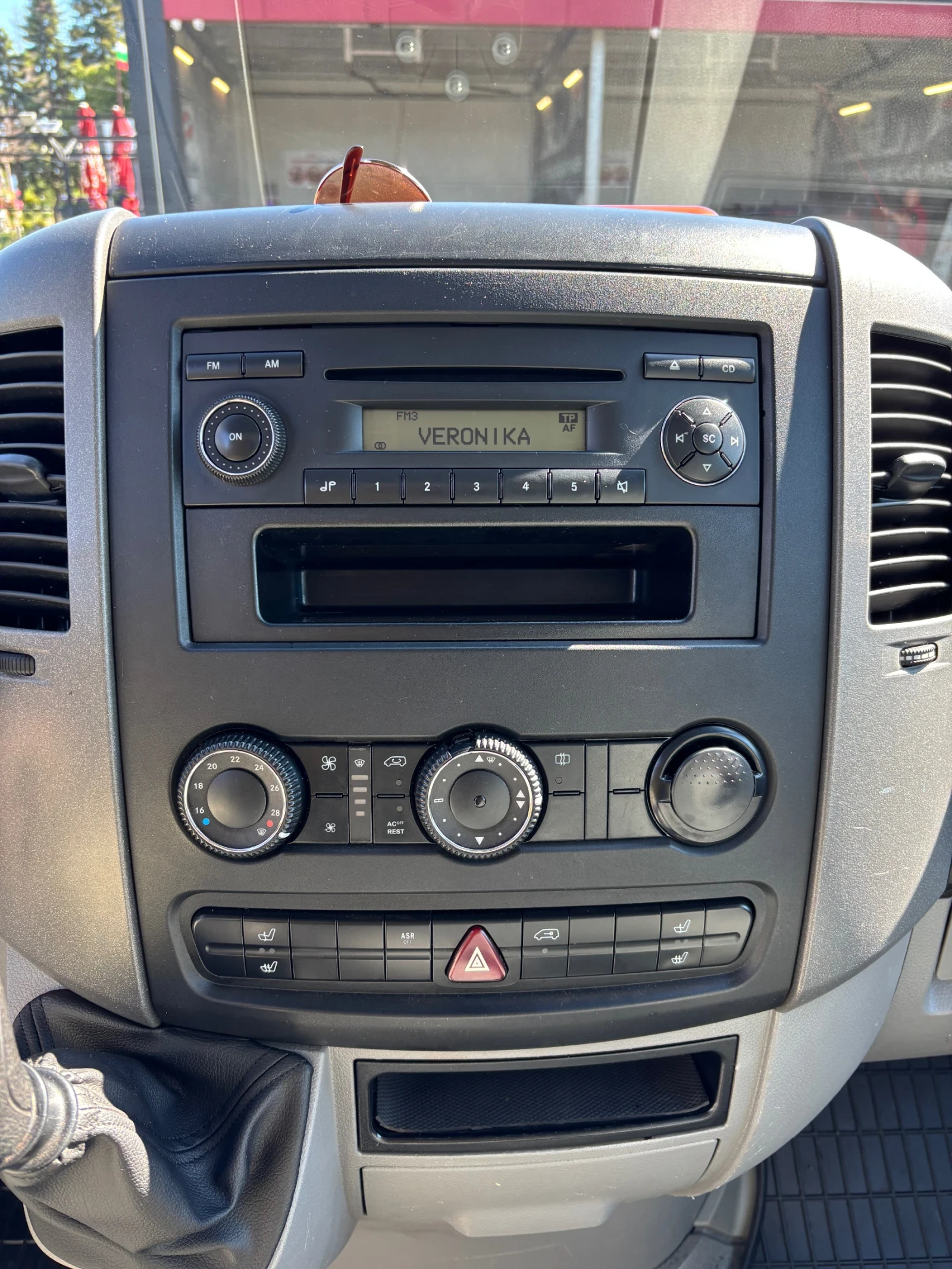 VW Crafter 2.5tdi N1 Специален - изображение 7