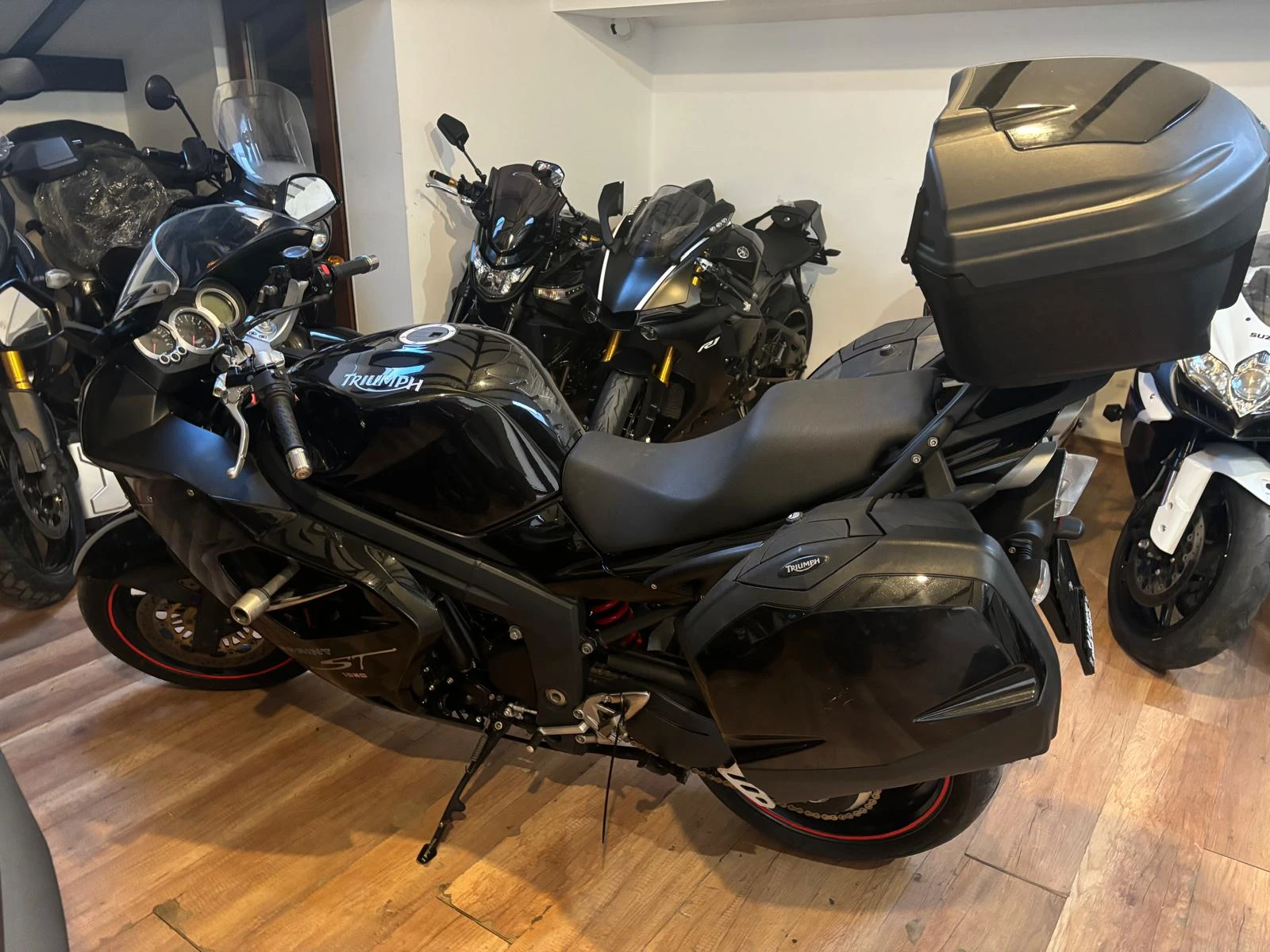 Triumph Sprint 1050 ST - изображение 2