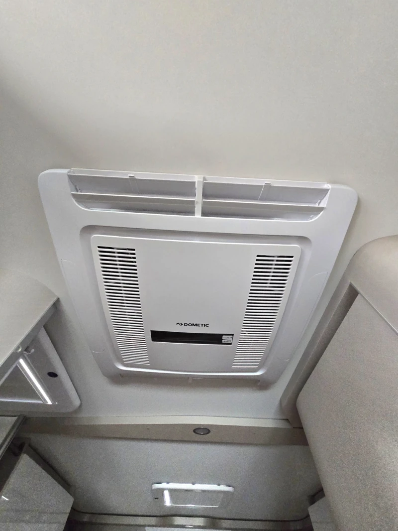 Кемпер HYMER / ERIBA S 685, KЛИМАТИК DOMETIC, Солар, 3.5т., снимка 11 - Каравани и кемпери - 52293575