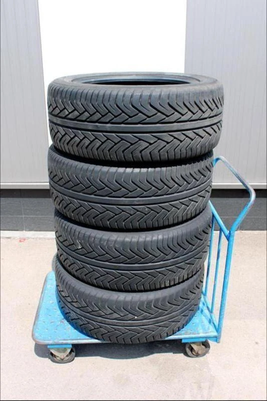 Гуми Летни 275/50R20, снимка 1 - Гуми и джанти - 47003020