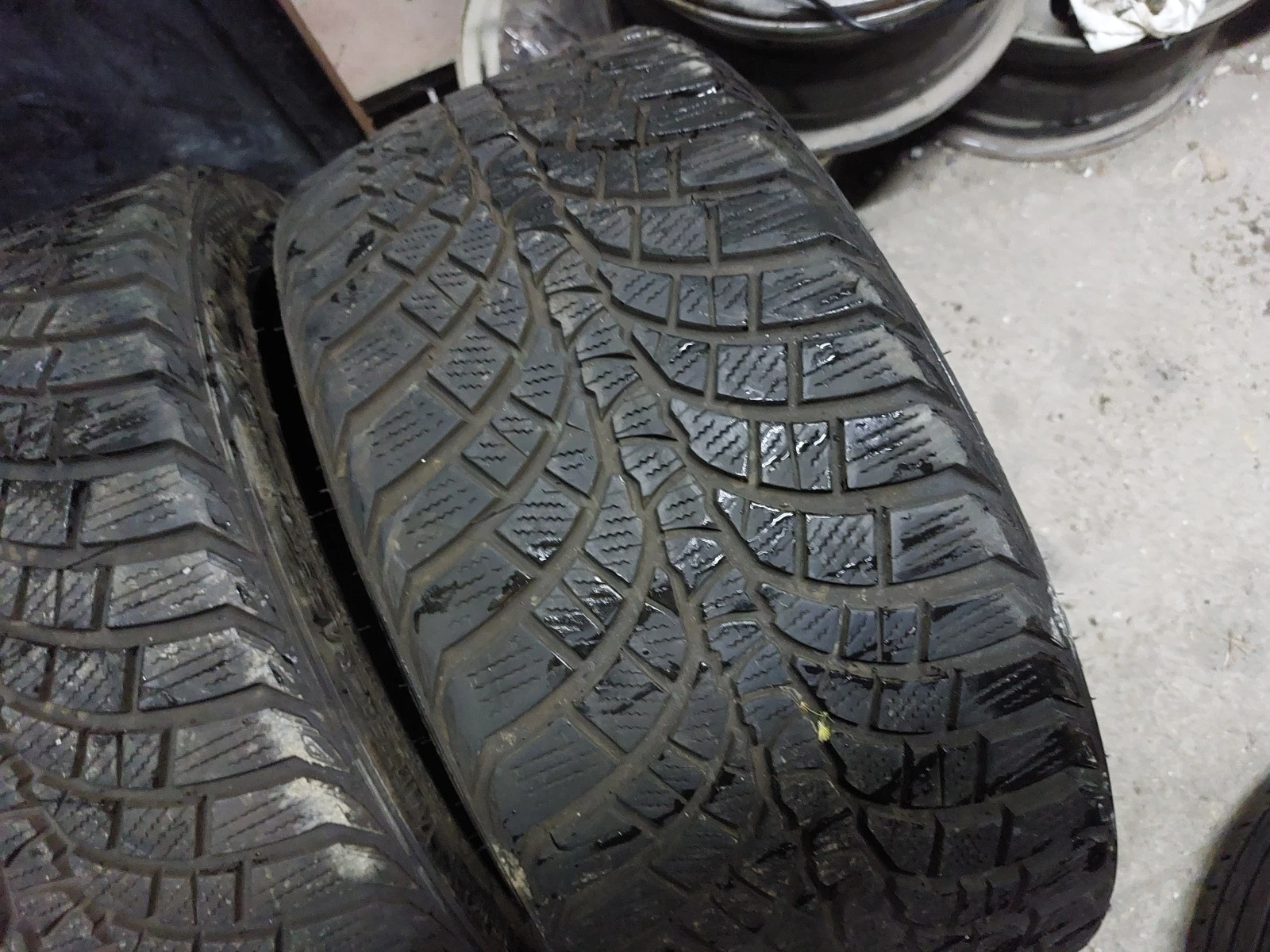 ���� 235/35R19 | Mobile.bg � ����������� 4