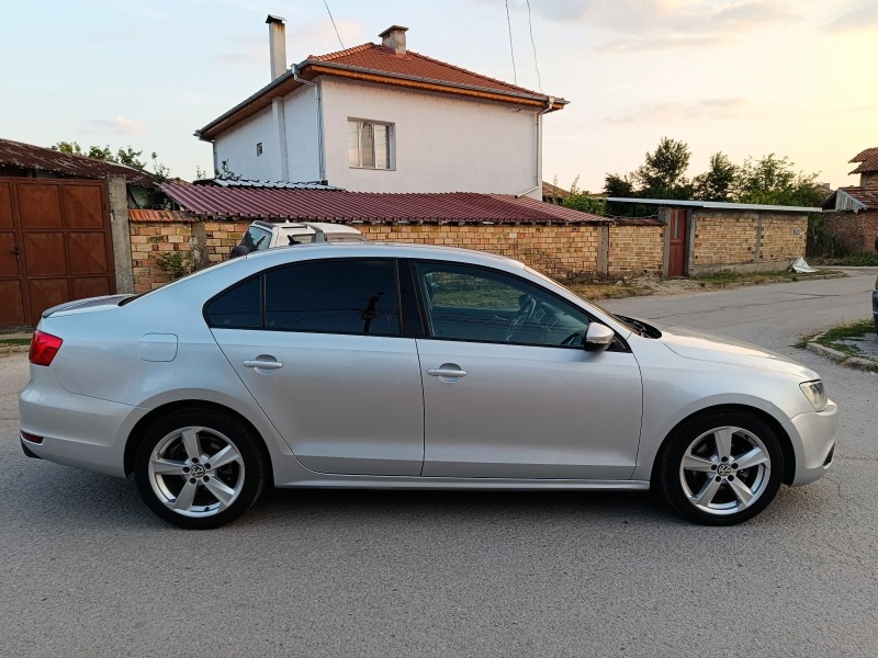 VW Jetta 1.6TDI, снимка 3 - Автомобили и джипове - 47016349