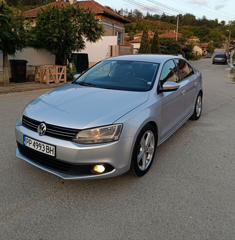 VW Jetta 1.6TDI, снимка 1 - Автомобили и джипове - 47016349