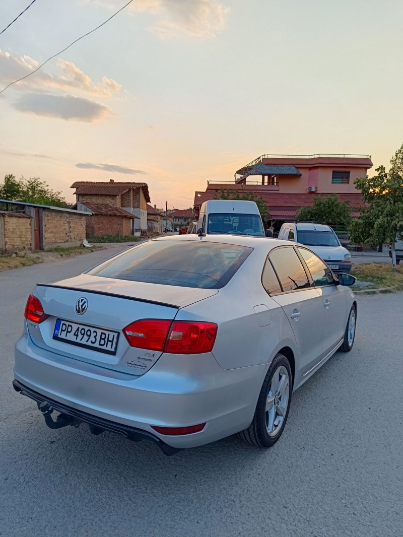 VW Jetta 1.6TDI, снимка 4 - Автомобили и джипове - 47016349