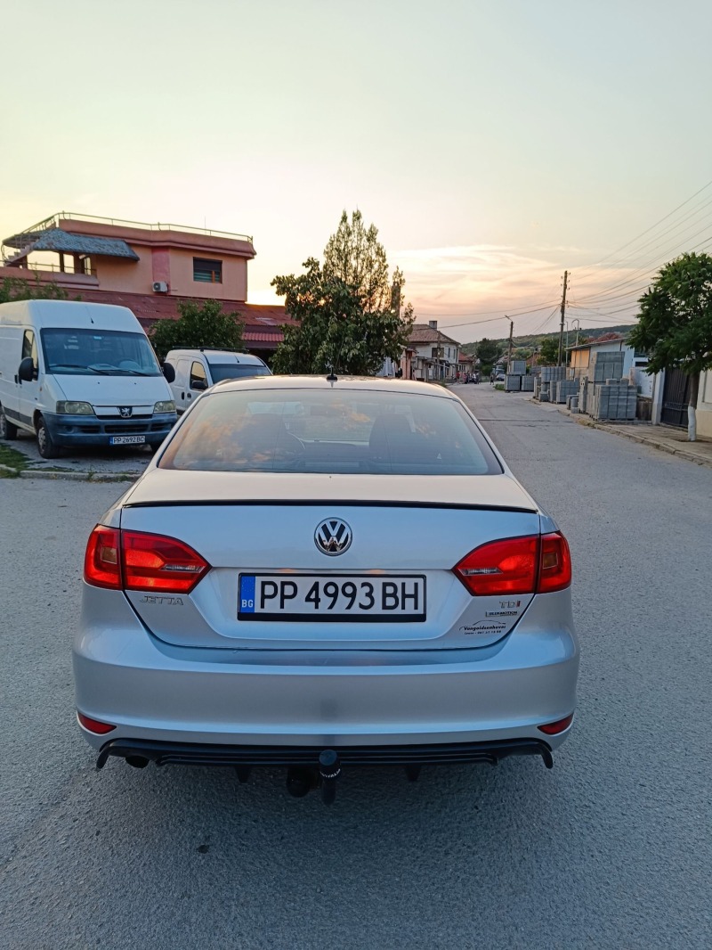 VW Jetta 1.6TDI, снимка 5 - Автомобили и джипове - 47016349