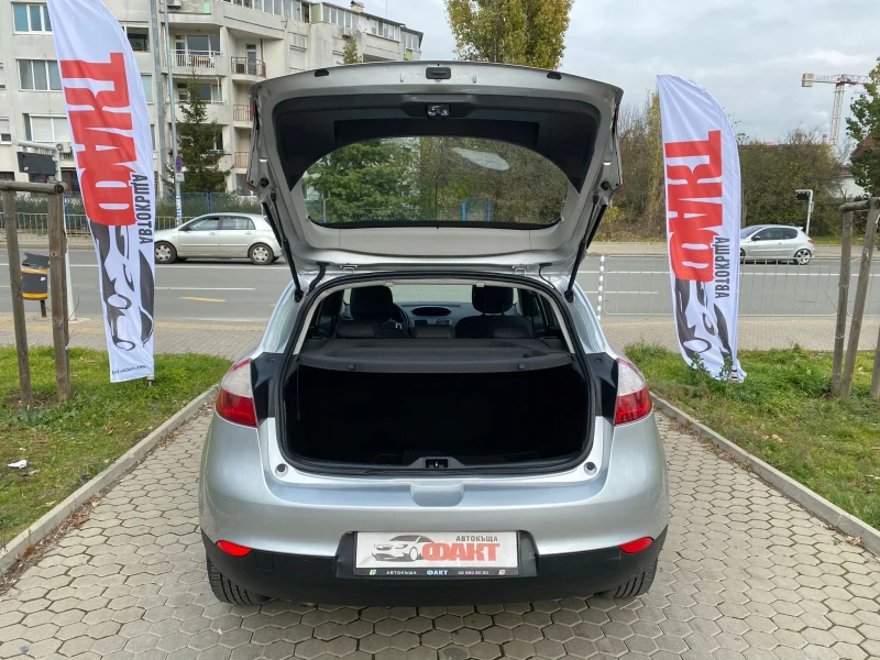 Renault Megane 1.9dCi/РЕАЛНИ КМ ! ! ! , снимка 14 - Автомобили и джипове - 47998684