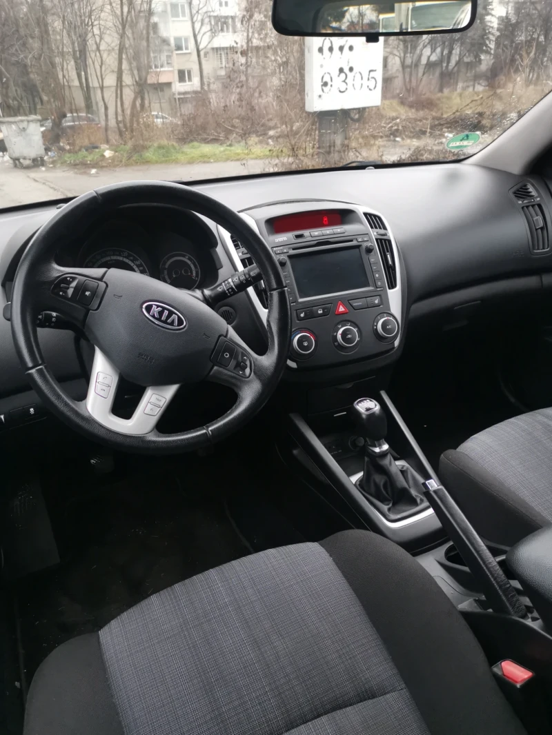 Kia Ceed 1.4  бензин, снимка 6 - Автомобили и джипове - 48352345