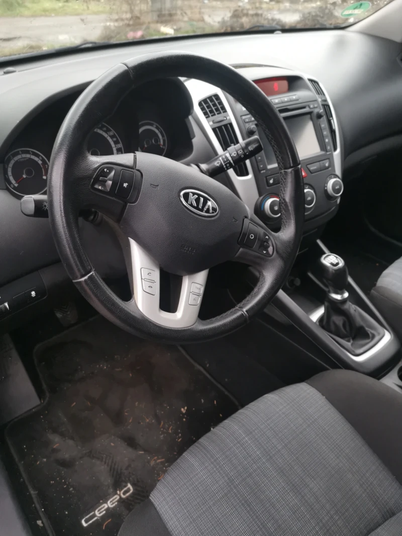 Kia Ceed 1.4  бензин, снимка 7 - Автомобили и джипове - 48352345