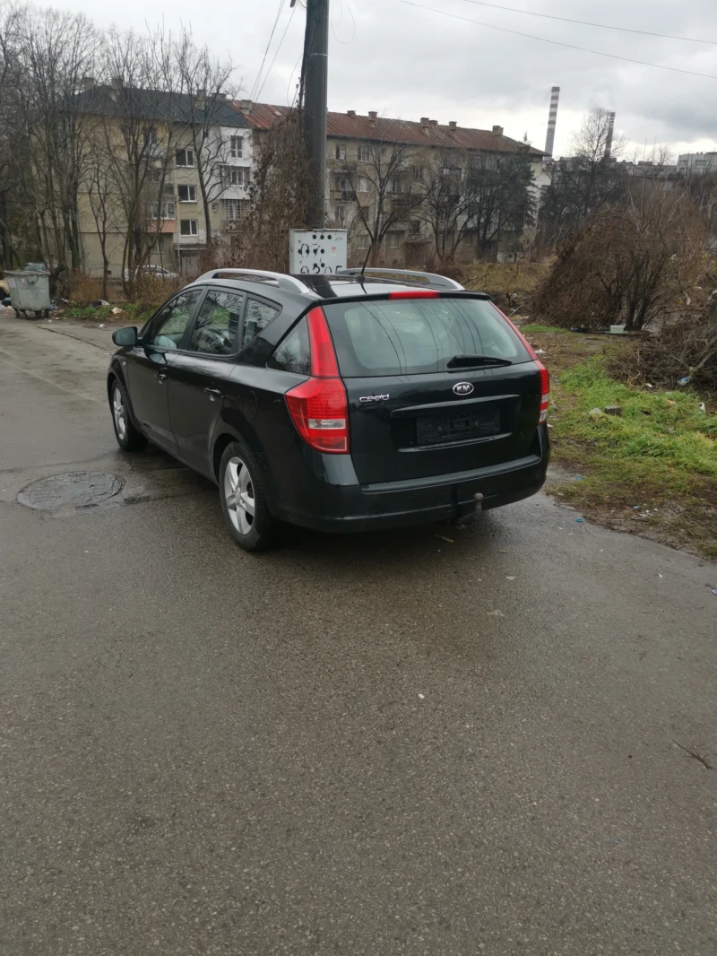 Kia Ceed 1.4  бензин, снимка 4 - Автомобили и джипове - 48352345