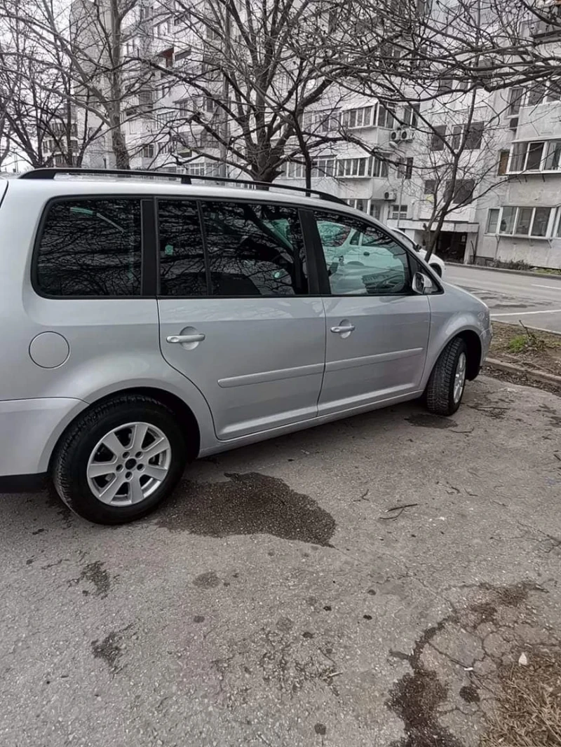 VW Touran FSI, снимка 3 - Автомобили и джипове - 49547020