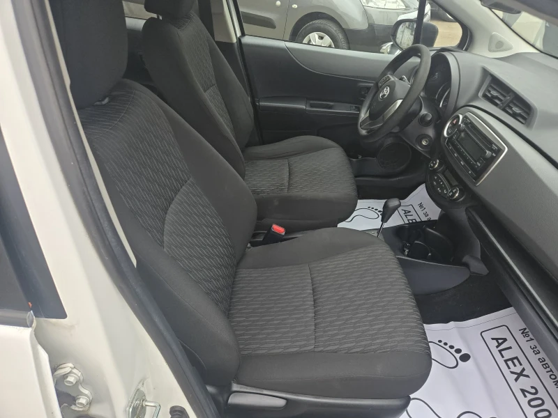 Toyota Yaris  1.5 бензин хибрид, снимка 6 - Автомобили и джипове - 49635802