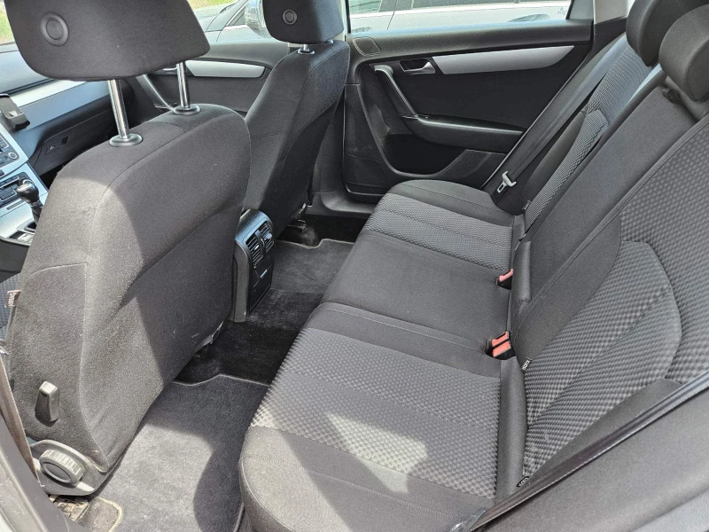 VW Passat, снимка 6 - Автомобили и джипове - 50518758