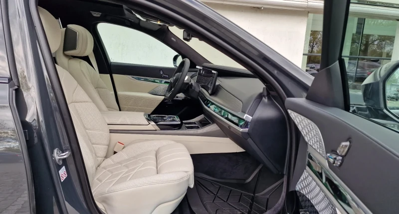 BMW i7 xDrive60 M-Sport, снимка 7 - Автомобили и джипове - 52482271