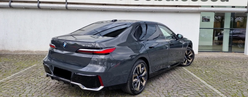 BMW i7 xDrive60 M-Sport, снимка 3 - Автомобили и джипове - 52482271