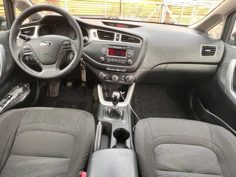Kia Ceed 1.4i / 100hp / 6 ск. / AUX / клима / мулти / USB, снимка 7 - Автомобили и джипове - 52906668
